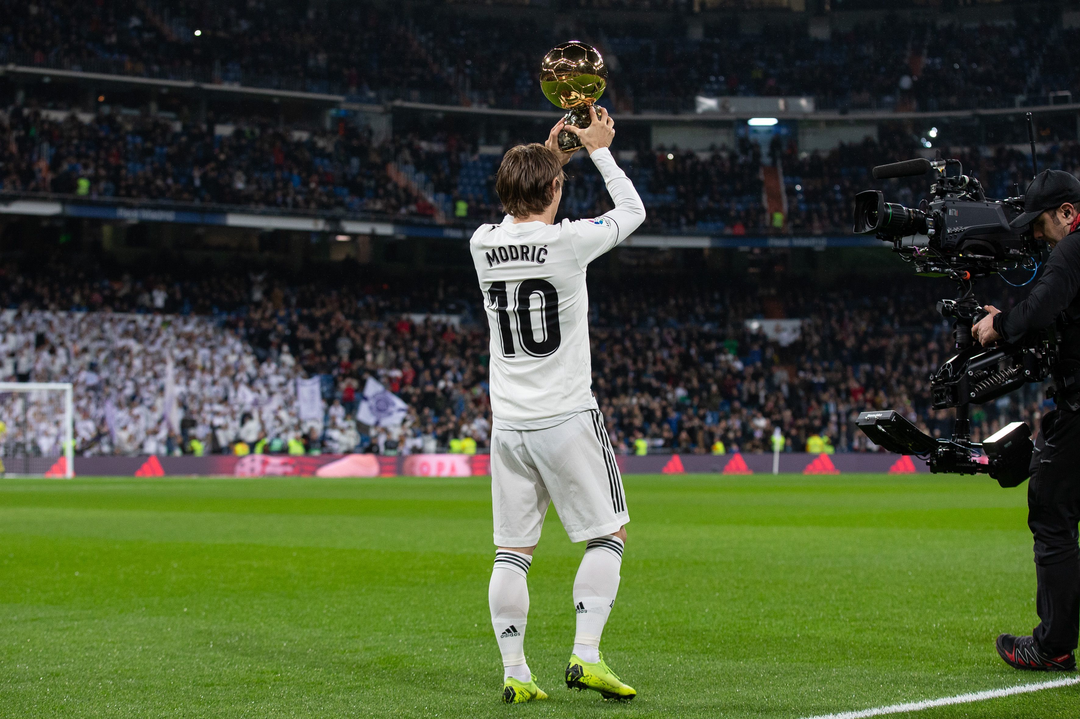 RAC1：巴萨可能会穿着泰勒·斯威夫特联名球衣出战5月份国家德比